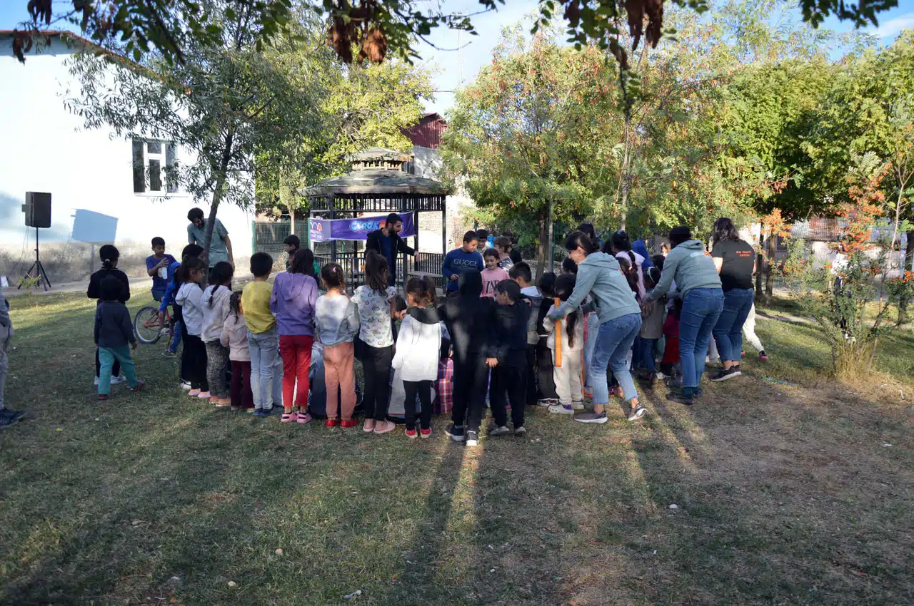 Lice'de çocuklar için müzik ve resim atölyesi etkinliği düzenlendi