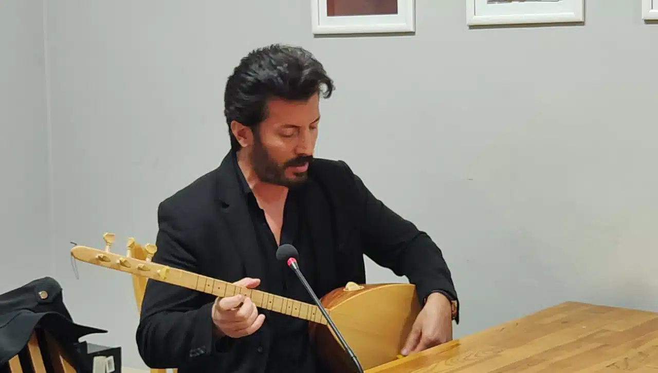 Şair Burhan İşiyok, söyleşi ve imza etkinliği düzenledi