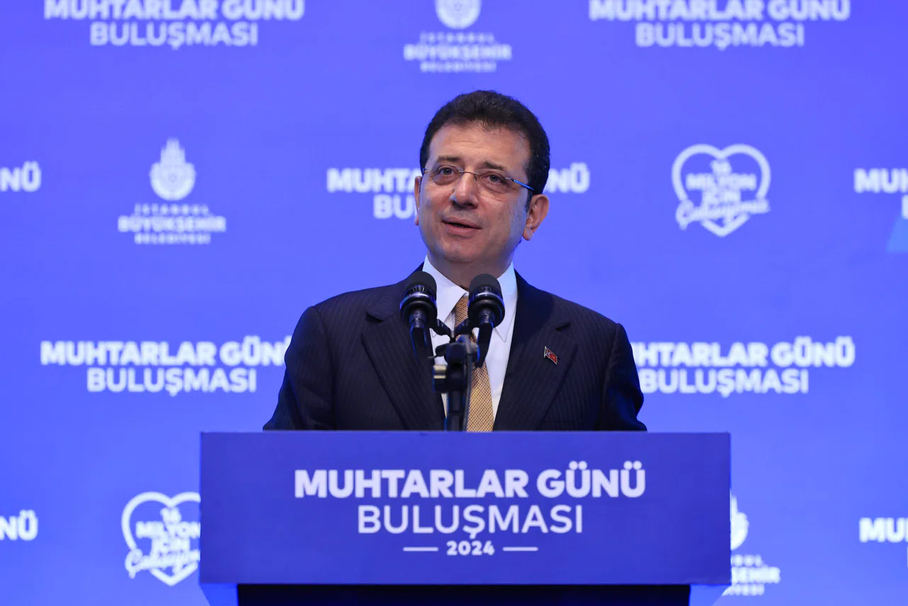 İmamoğlu, İstanbul'un muhtarlarıyla buluştu