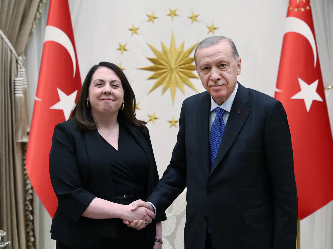 Büyükelçilerden Cumhurbaşkanı Erdoğan'a güven mektubu