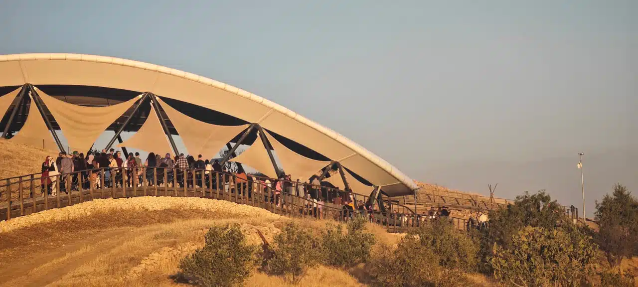 Göbeklitepe, turistler tarafından ziyaret ediliyor