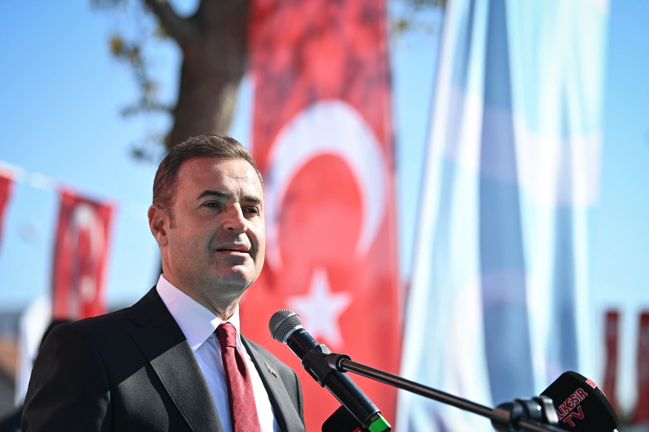 Başkan Akın, Cumhuriyet Meydanı’nın birinci etabının açılışını gerçekleştirdi