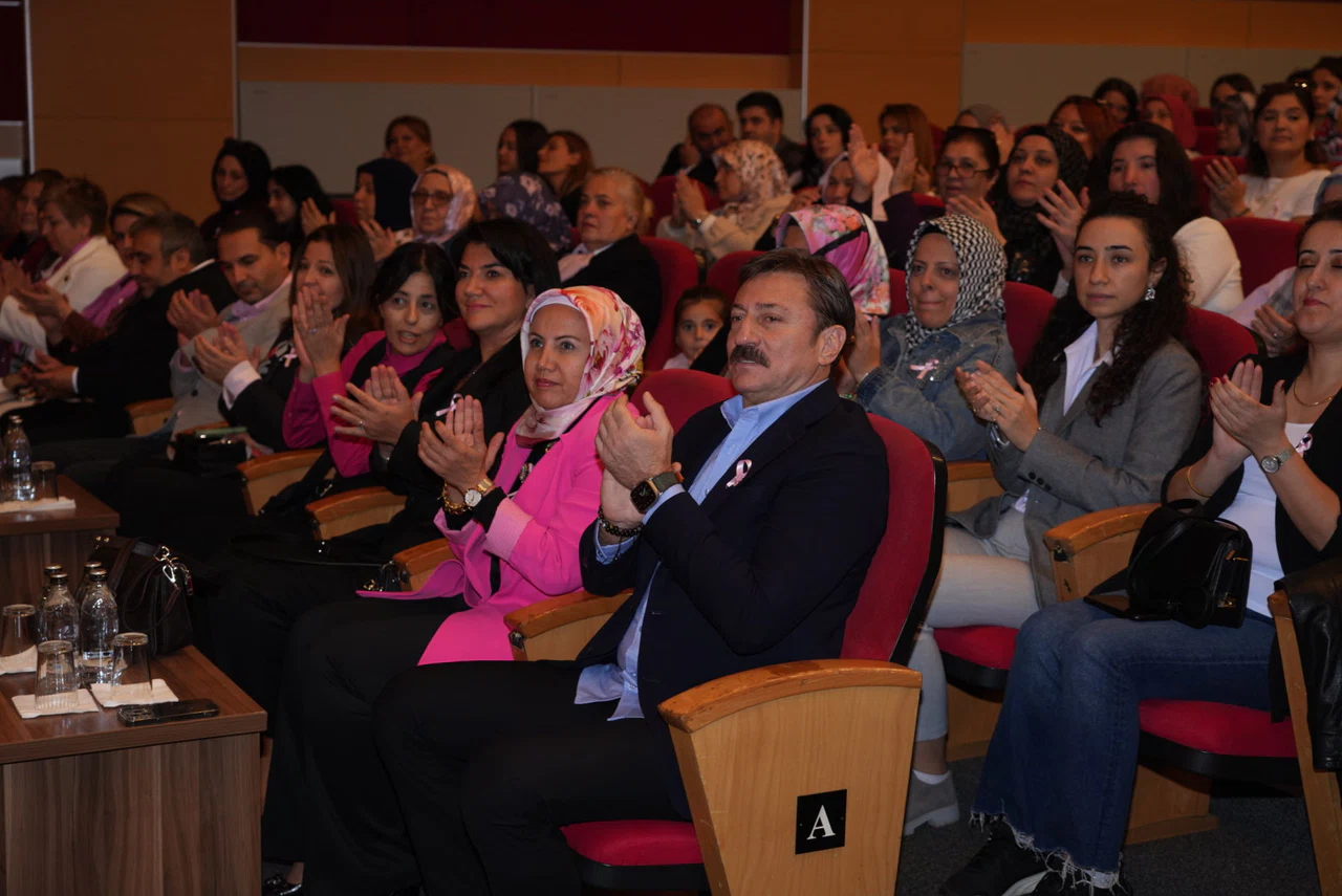 Bahçelievler'de meme kanseri farkındalığı için yürüyüş ve seminer gerçekleşti