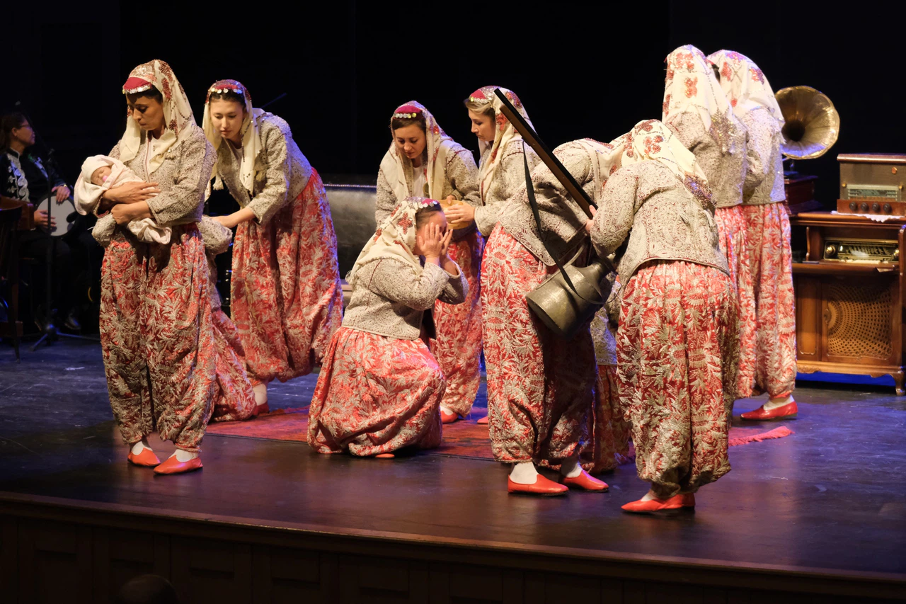 "Zamansız Kadınlar" tiyatral gösterisi düzenlendi