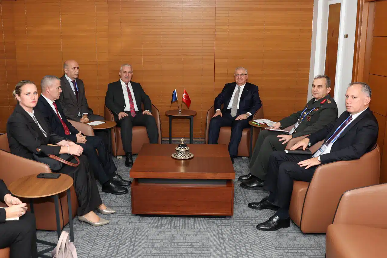 Bakan Güler, SAHA EXPO’da ikili görüşmelerini gerçekleştirdi