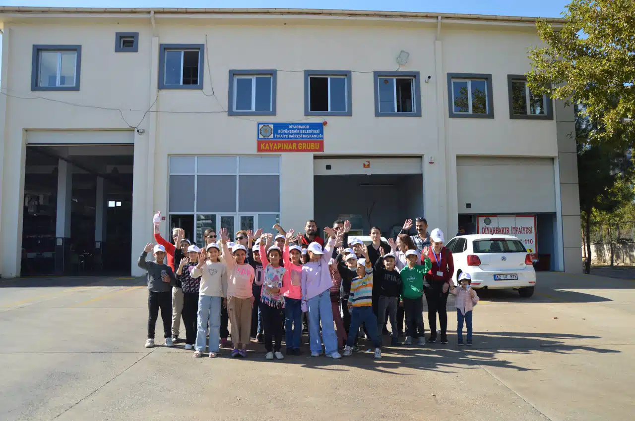 Diyarbakır’da çocuklara itfaiye ve trafik güvenliği eğitimi verildi