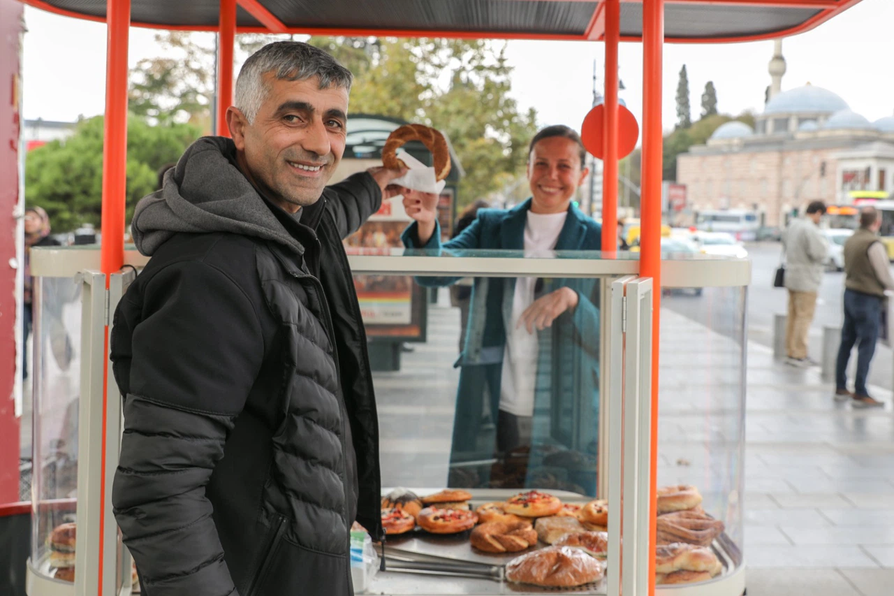 İstanbul’un yeni simit arabaları Beşiktaş Meydanı’nda