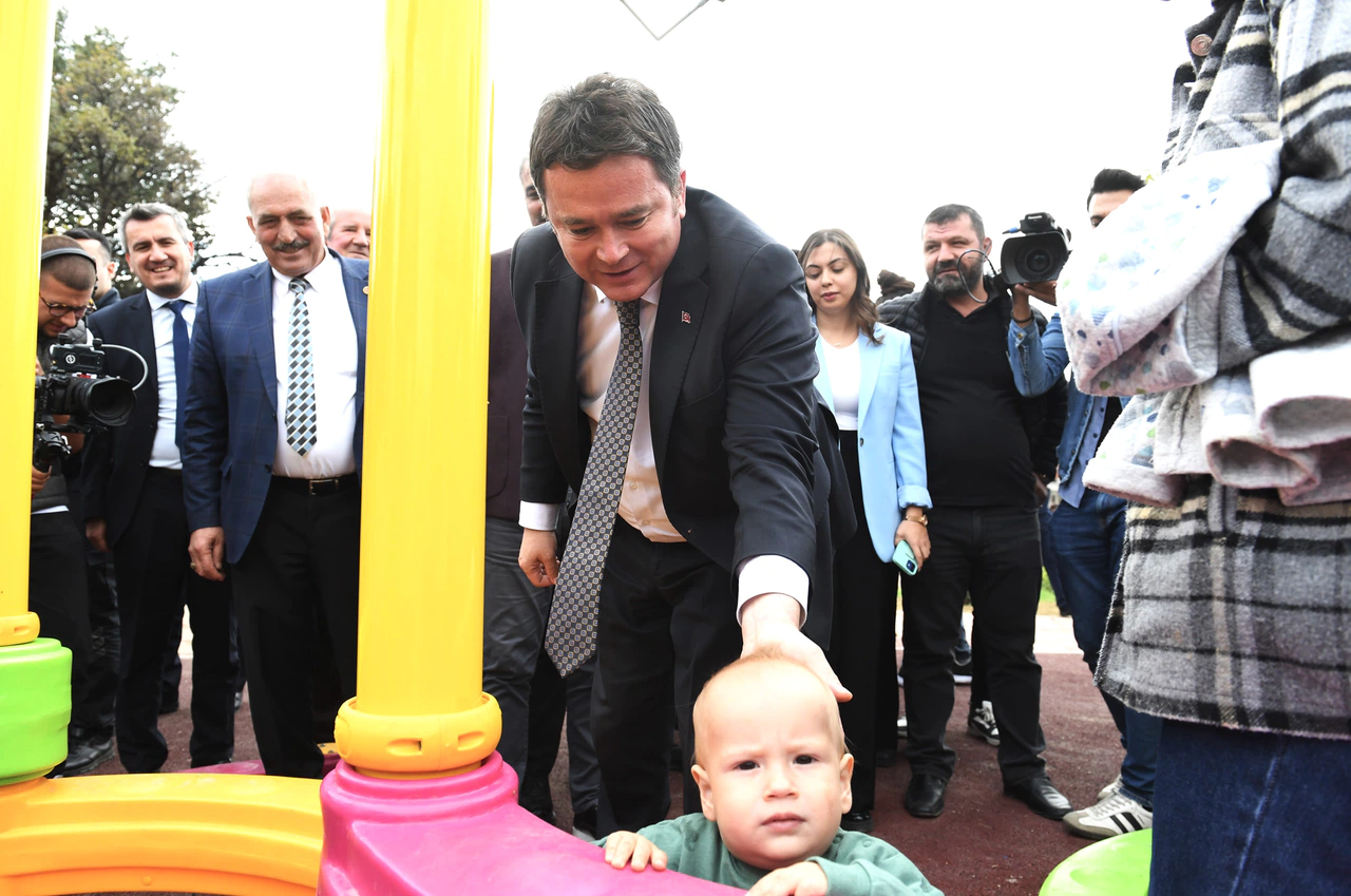 Osmangazi’de İsmet Paşa Parkı hizmete açıldı