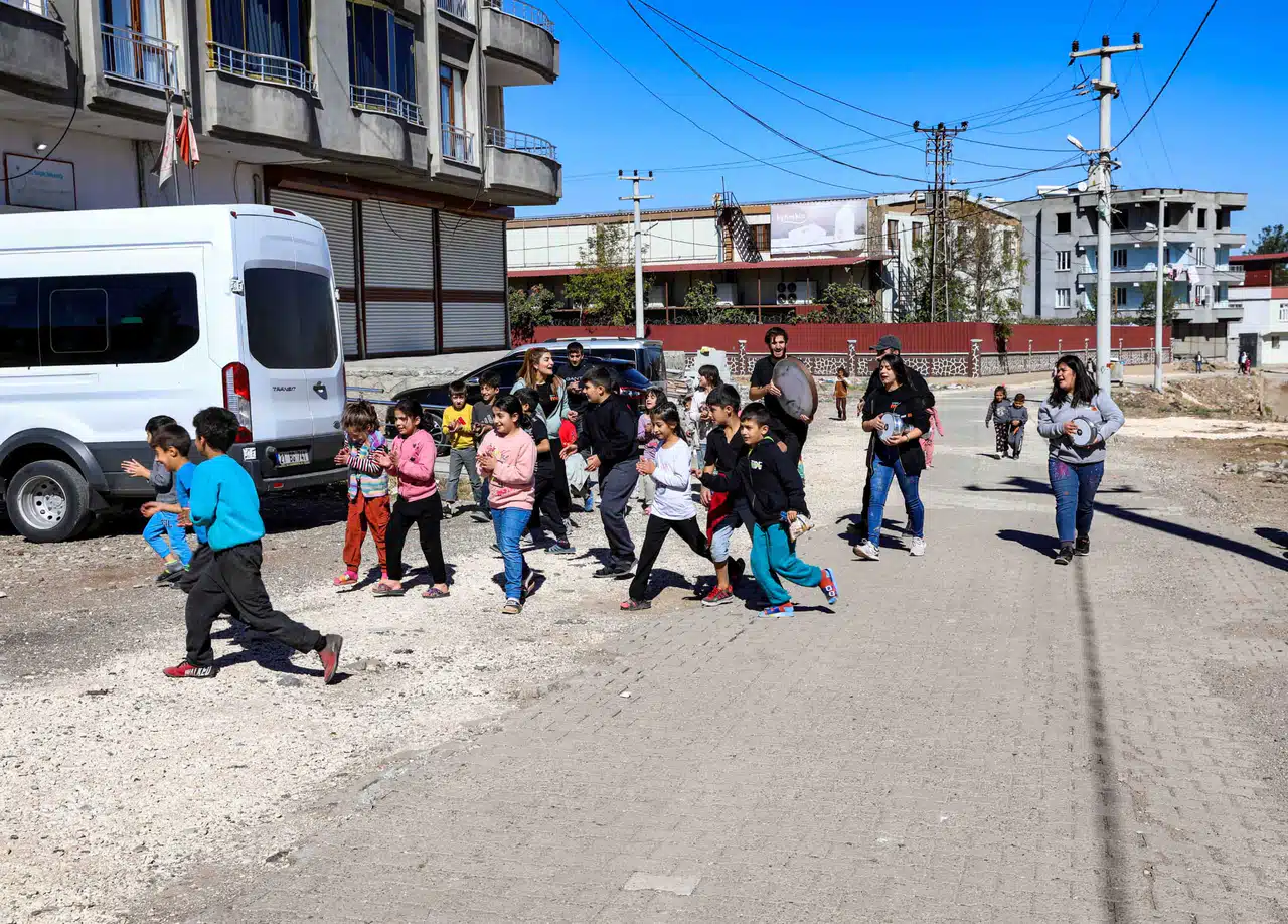 Diyarbakır'da çocuklar için müzik ve resim atölyesi düzenlendi