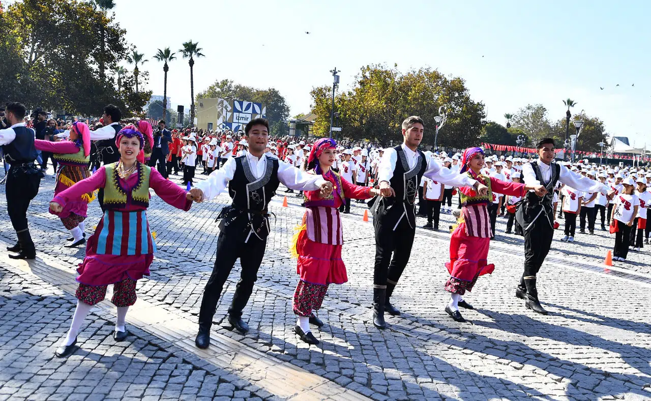 İzmir’de Cumhuriyet Bayramı törenleri başladı