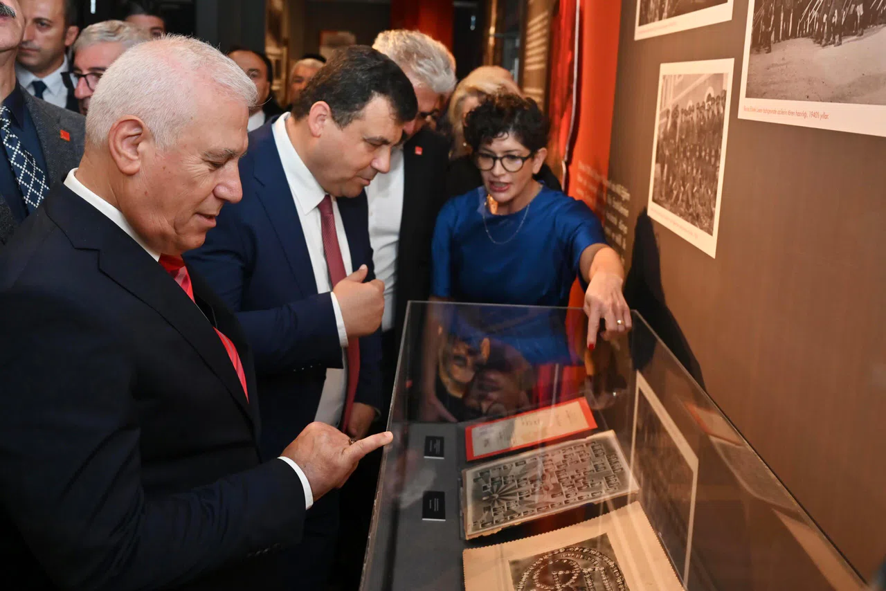 ‘Çok Yaşa Cumhuriyet Sergisi’ ziyarete açıldı