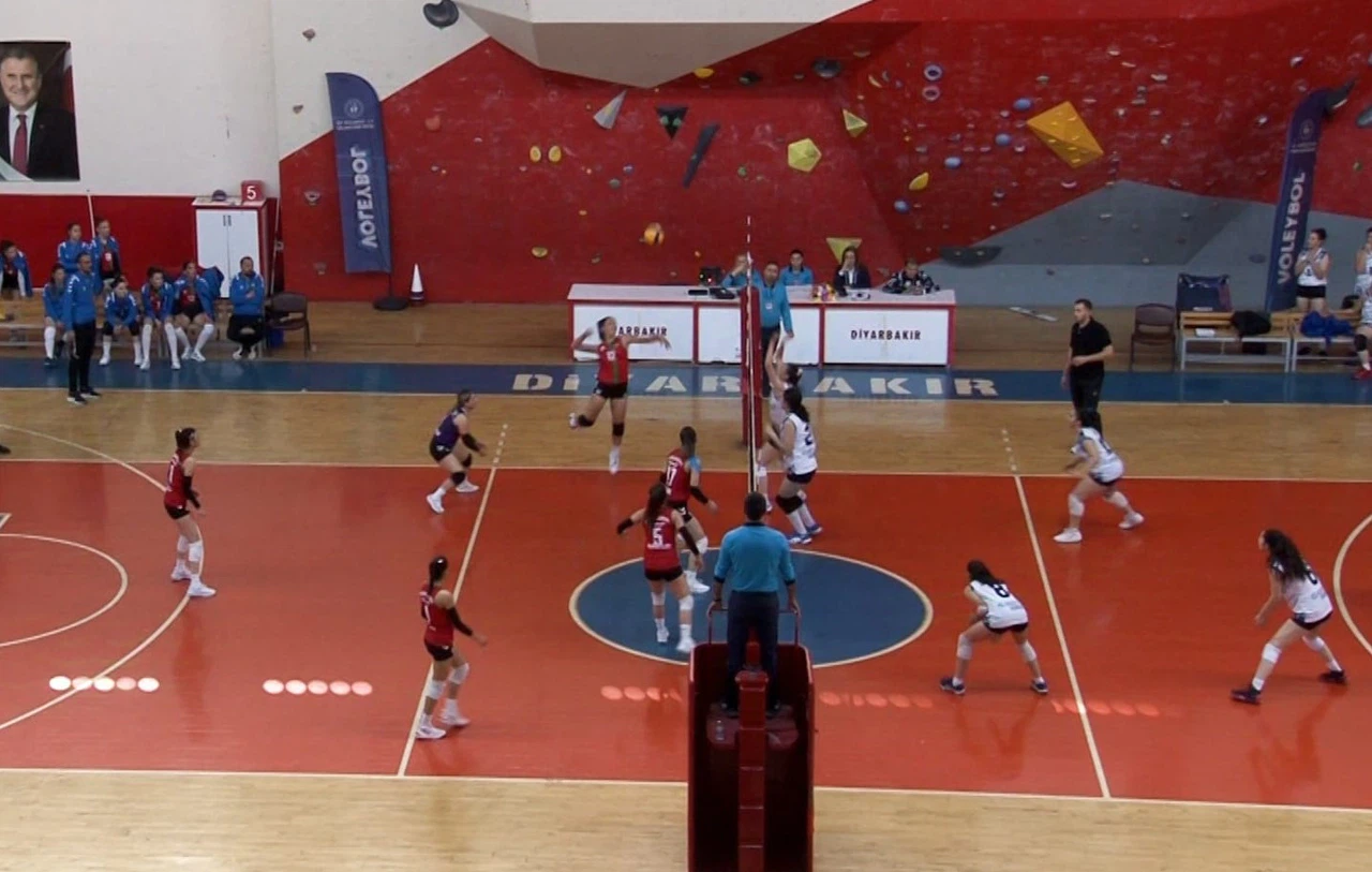 Diyarbakır Kadın Voleybol Takımı, Merinos Kadın Voleybol Takımını mağlup etti