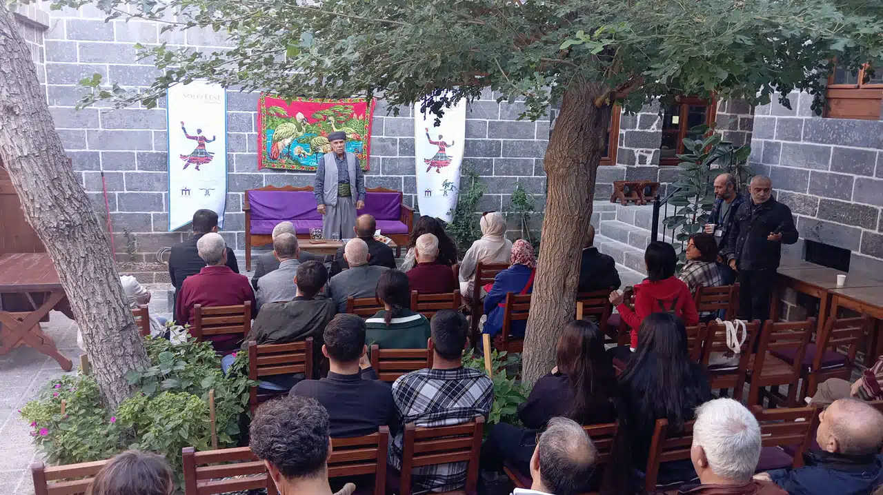 Diyarbakır'da Solo Fest kapsamında Dengbej etkinliği yapıldı