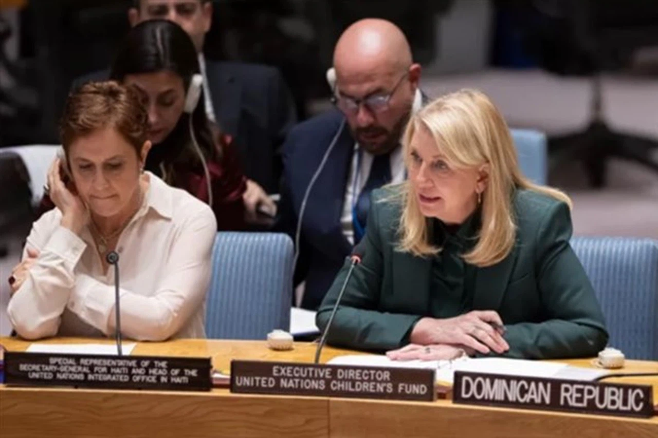 Russell, Çin Uluslararası Kalkınma İşbirliği Ajansı Başkanı Zhaohui ile bir araya geldi