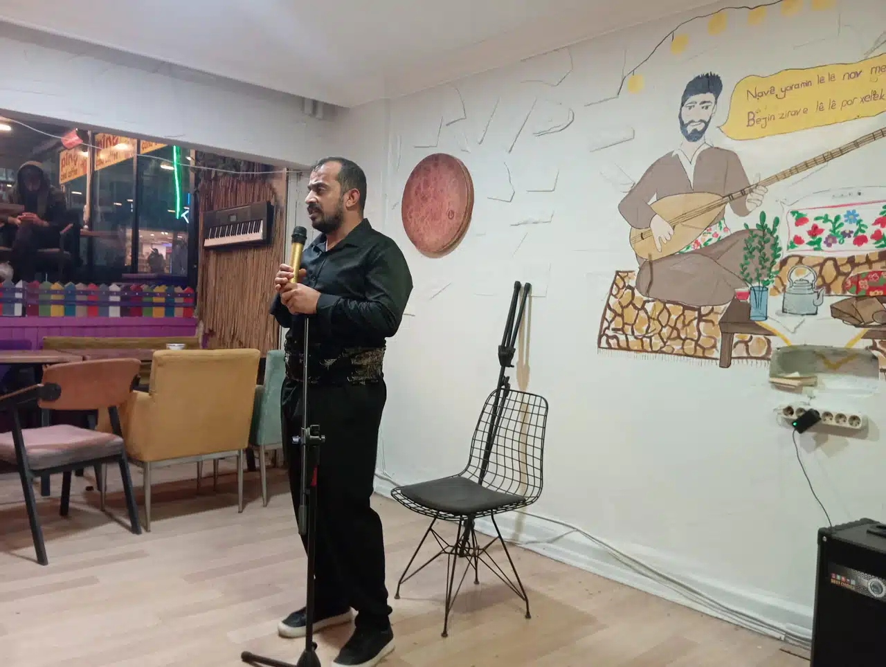 Diyarbakır'da stand-up ve müzik gösterisi ilgi topladı