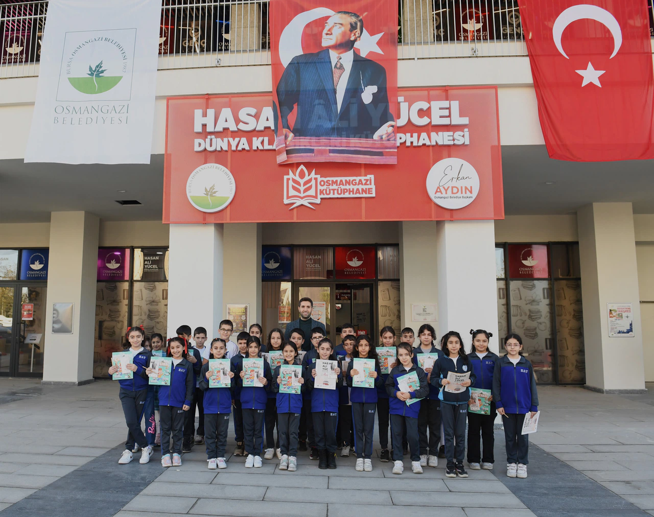 Hasan Ali Yücel Kütüphanesi ilkokul öğrencilerini ağırladı