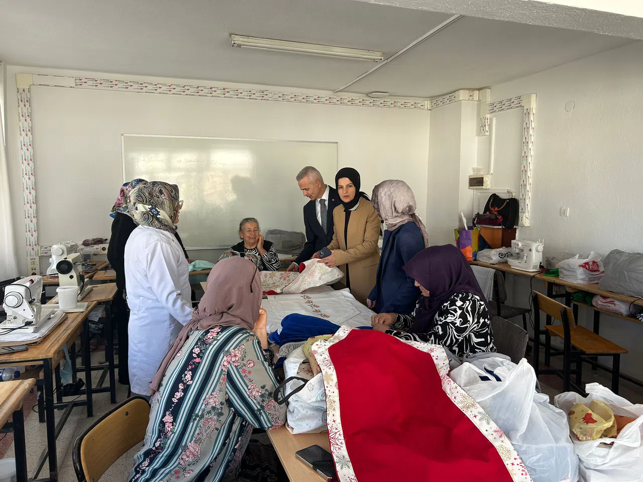 Vali Çiçekli, Halk Eğitimi Merkezi Ek Binasında inceleme yaptı