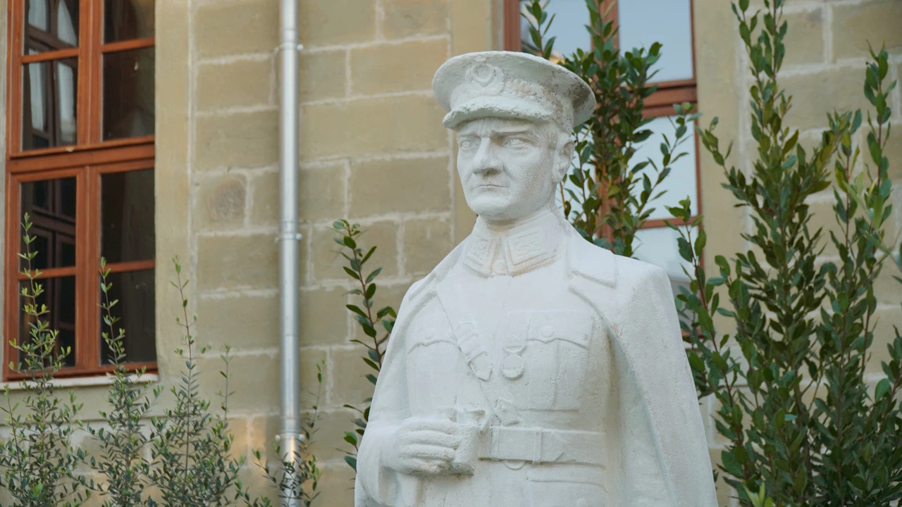 Keşan Kent Müzesi’nin önünde yer alan Atatürk büstüne restorasyon yapılacak