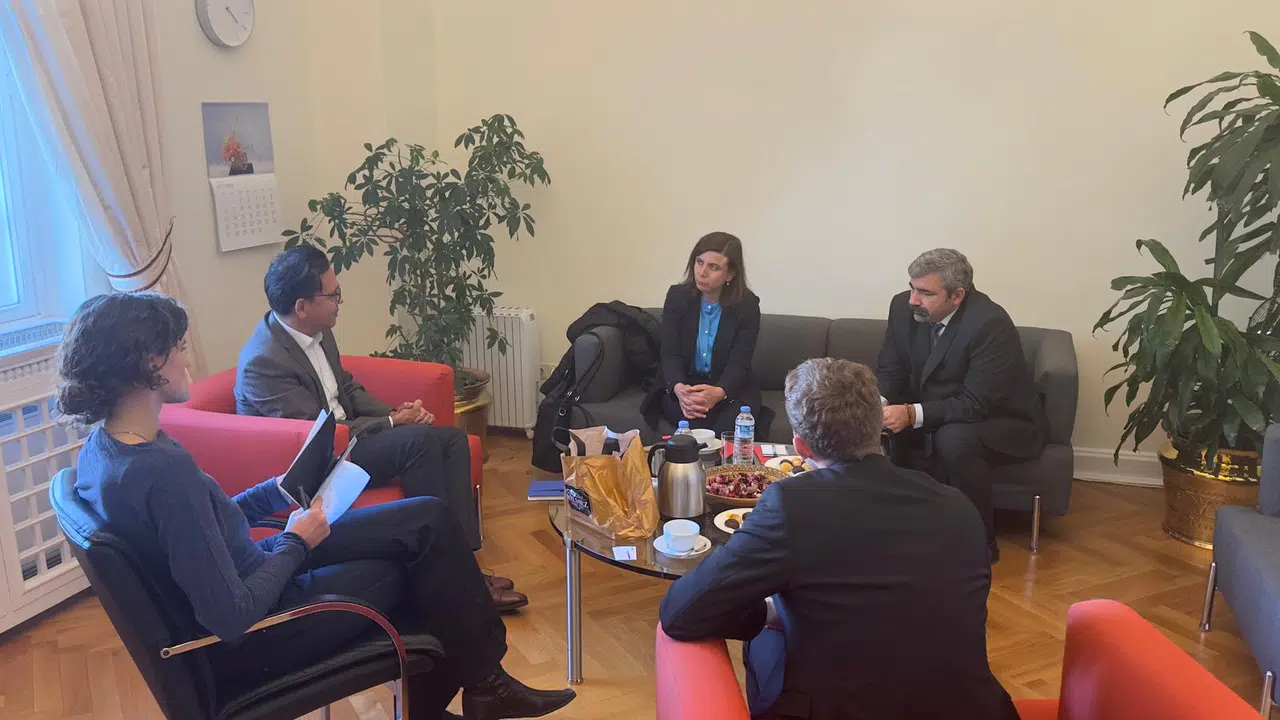 Eş Başkan Bucak, Almanya Büyükelçiliği Siyasi İşler Başkatibi Stosch ile görüştü