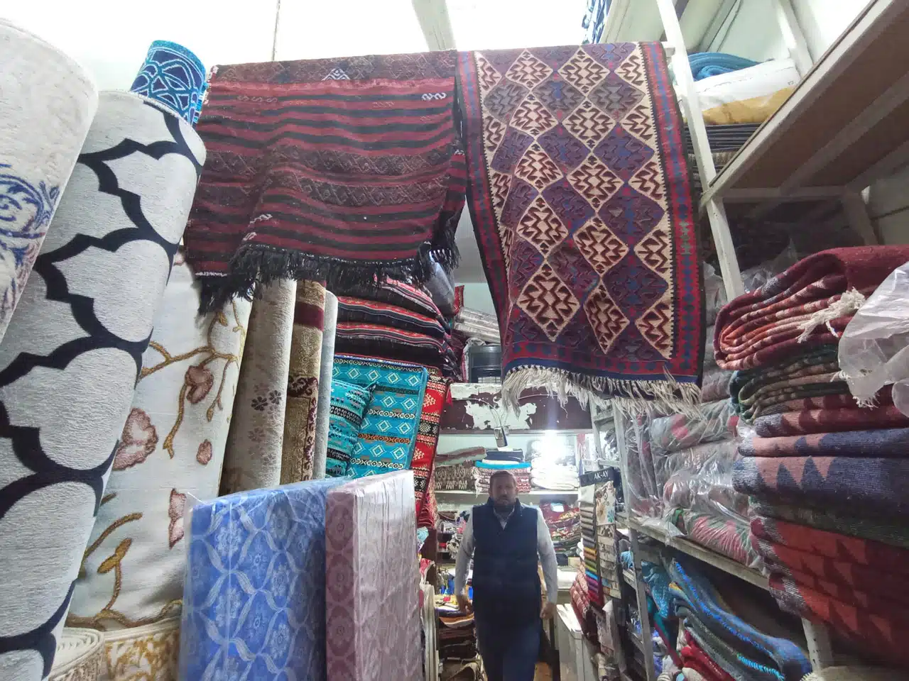 Diyarbakır'da yöresel kilim işçiliği
