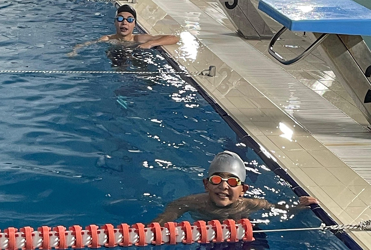 Karamanlı genç yüzücüler, Afyonkarahisar’daki bölge müsabakalarına hazırlanıyor