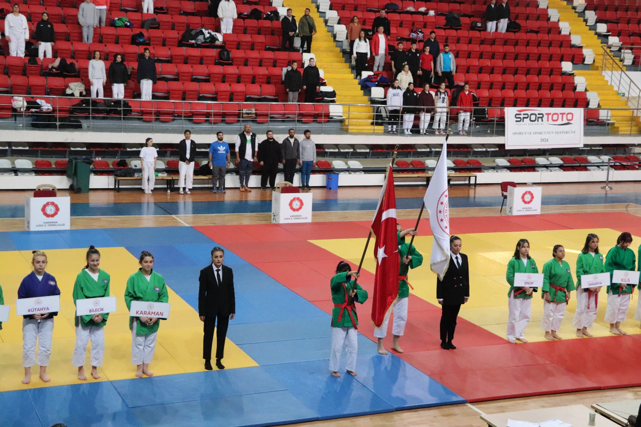 Büyükler Takımlar Türkiye Kuraş Şampiyonası, Karaman’da başladı