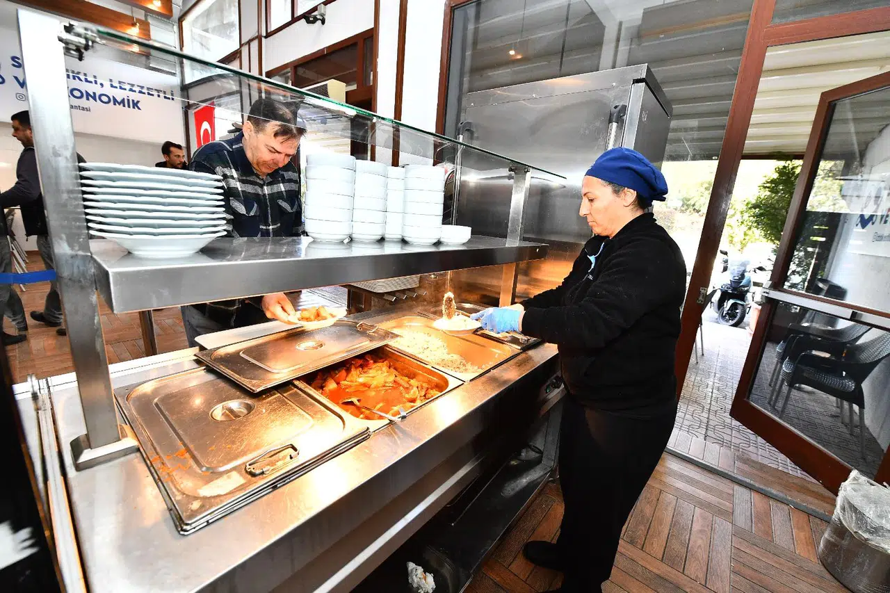 İzmir’de Atatürk'ün sevdiği yemekler halkla buluşturuldu