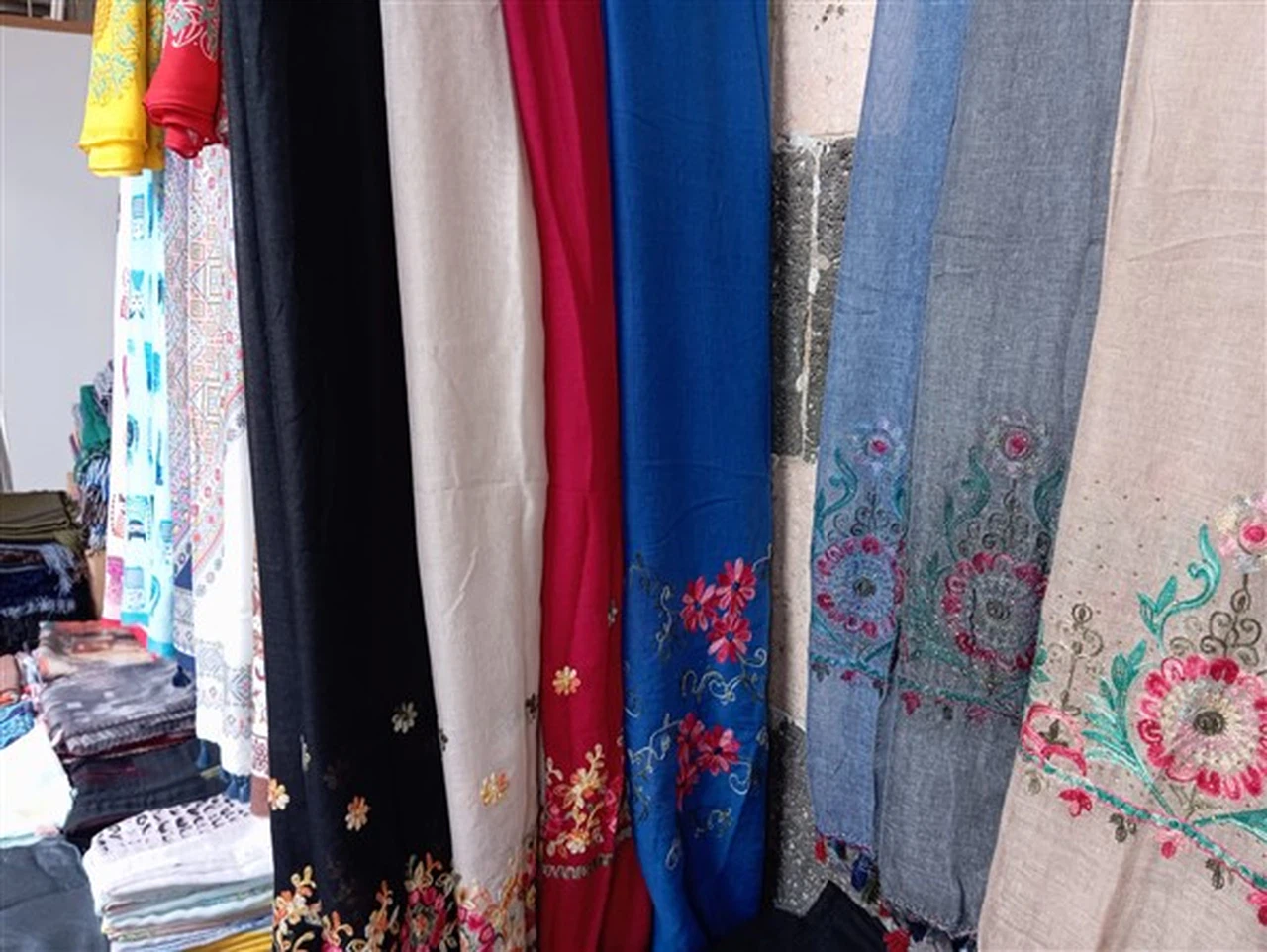 Diyarbakır'da el dokuması şallar ilgi görüyor