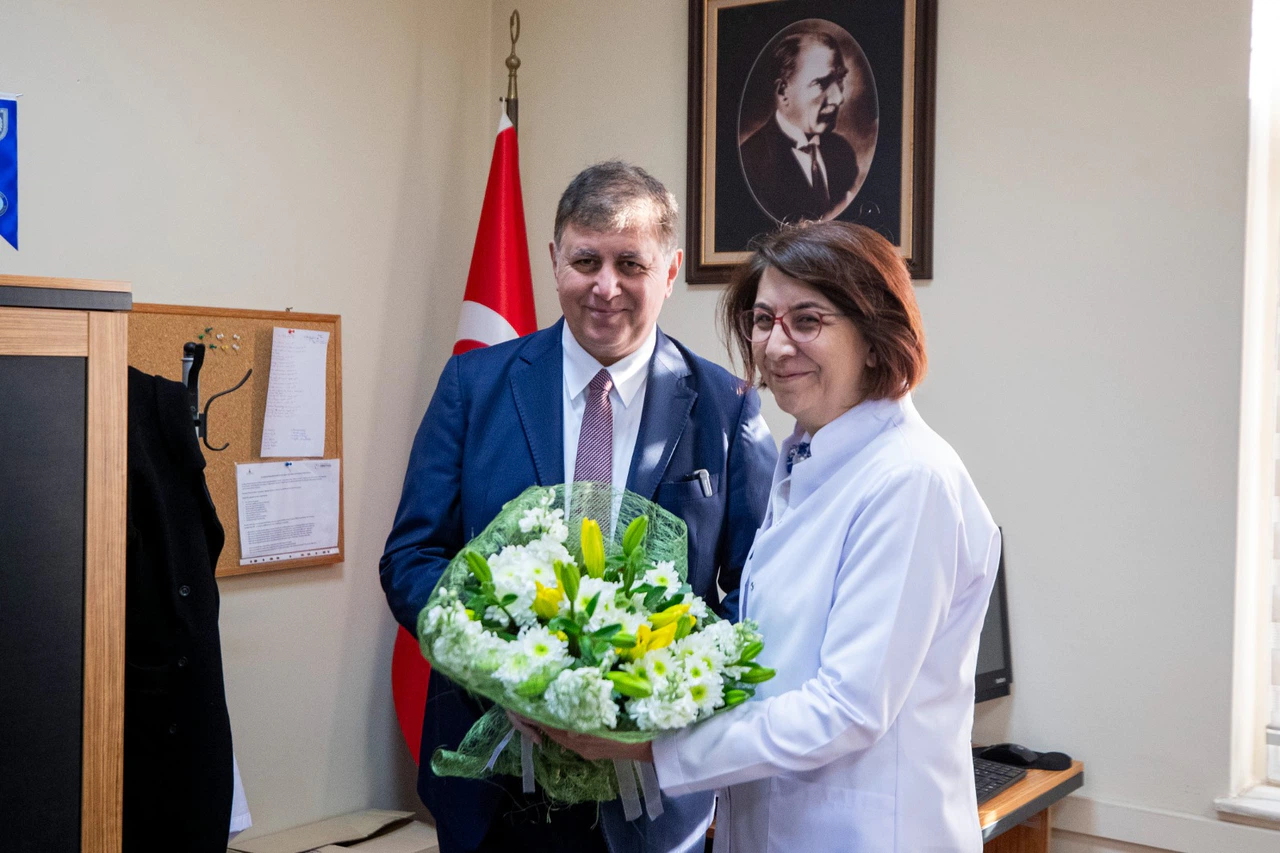 Başkan Tugay’dan Eşrefpaşa Hastanesi incelemesi