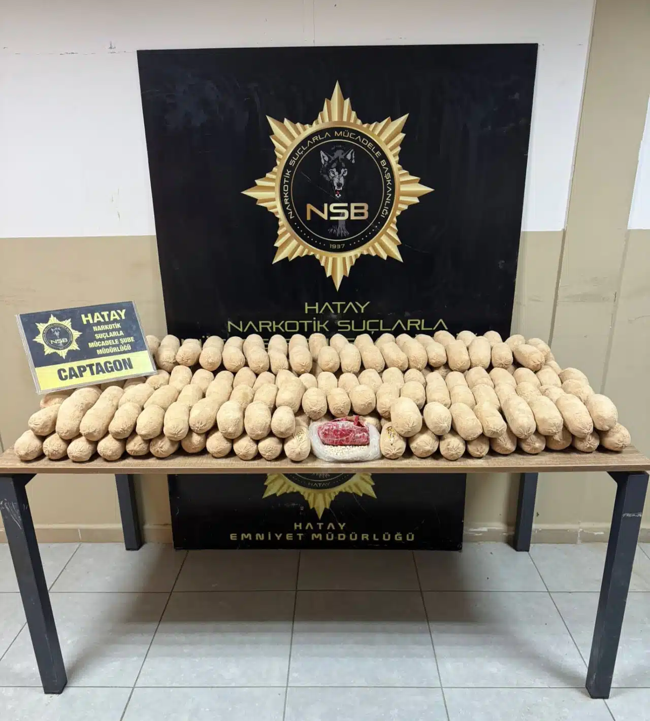 Hatay'da 380 bin adet uyuşturucu hap ele geçirildi