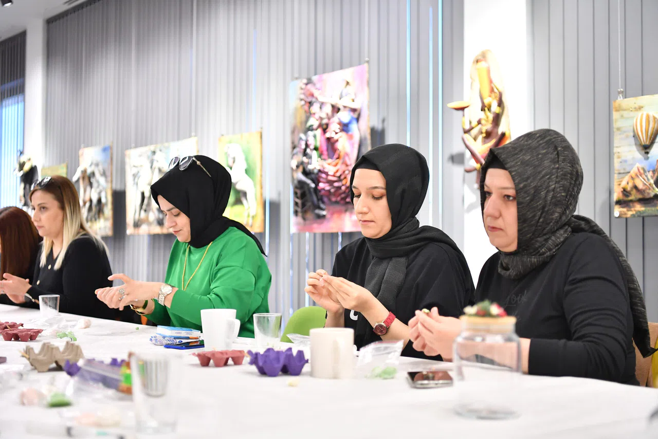 Kayseri’de ‘Soğuk Porselen Hamuru ile Dekoratif Fincan Yapımı’ etkinliği düzenlendi