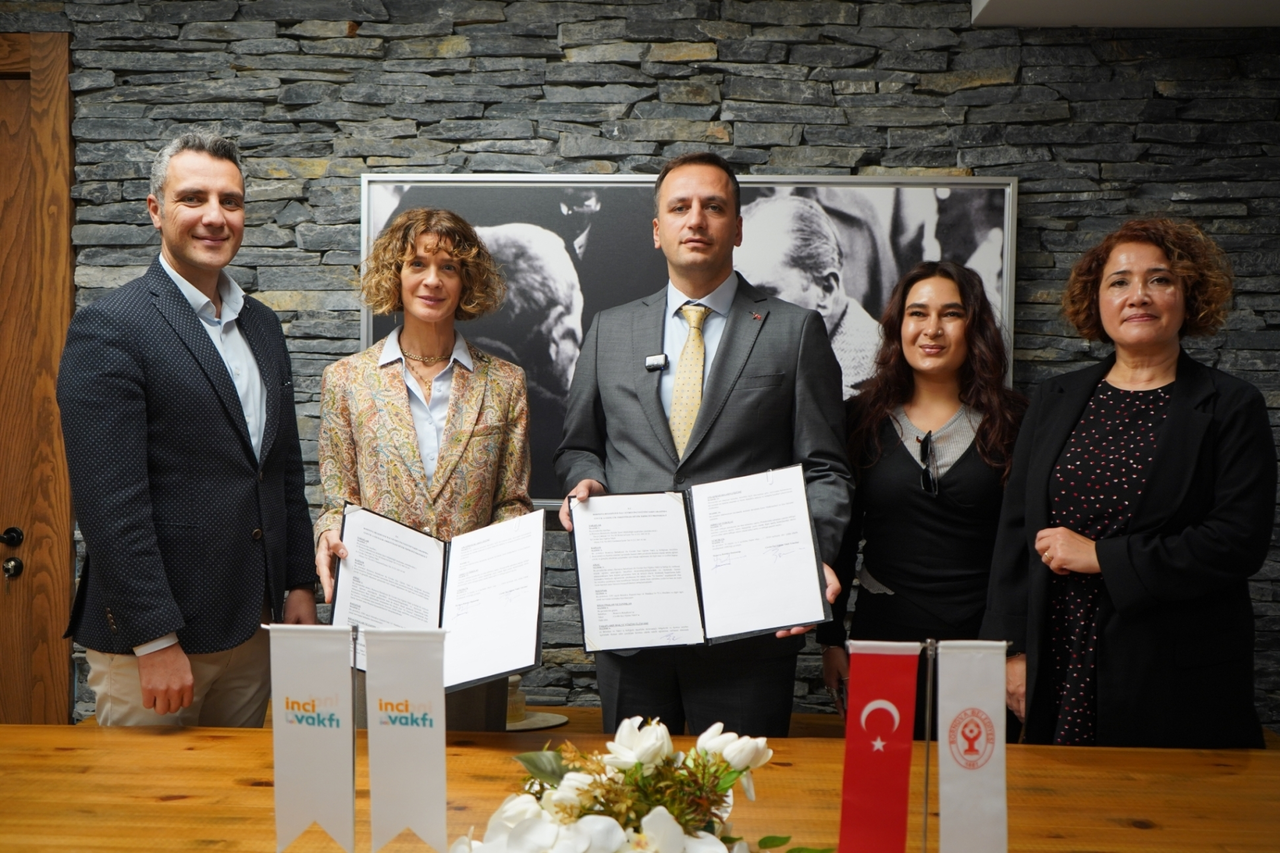 Bornova Belediyesi ve İnci Vakfı arasında protokol imzalandı