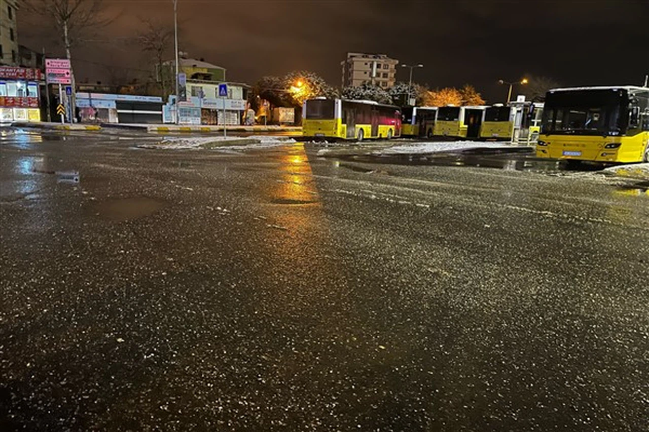 İstanbul'da karla mücadele sürüyor