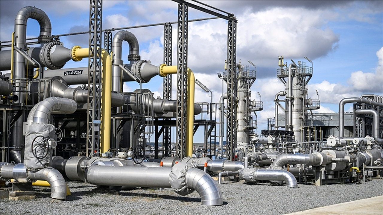 Küresel doğal gaz talebi 2024'te sanayi ve elektrik üretimi kaynaklı artışla rekor kırdı