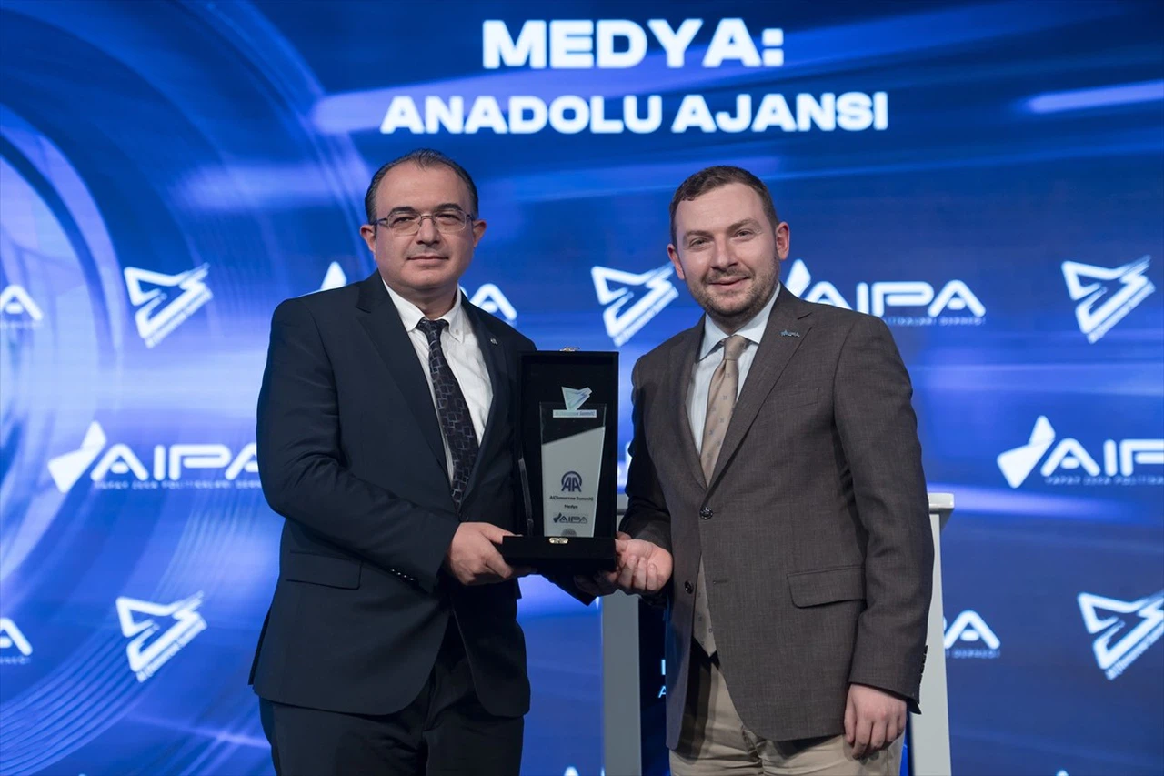 Başarılar Ödüllendirildi: AI Tomorrow Summit 2025 İle Gelecek Şimdi