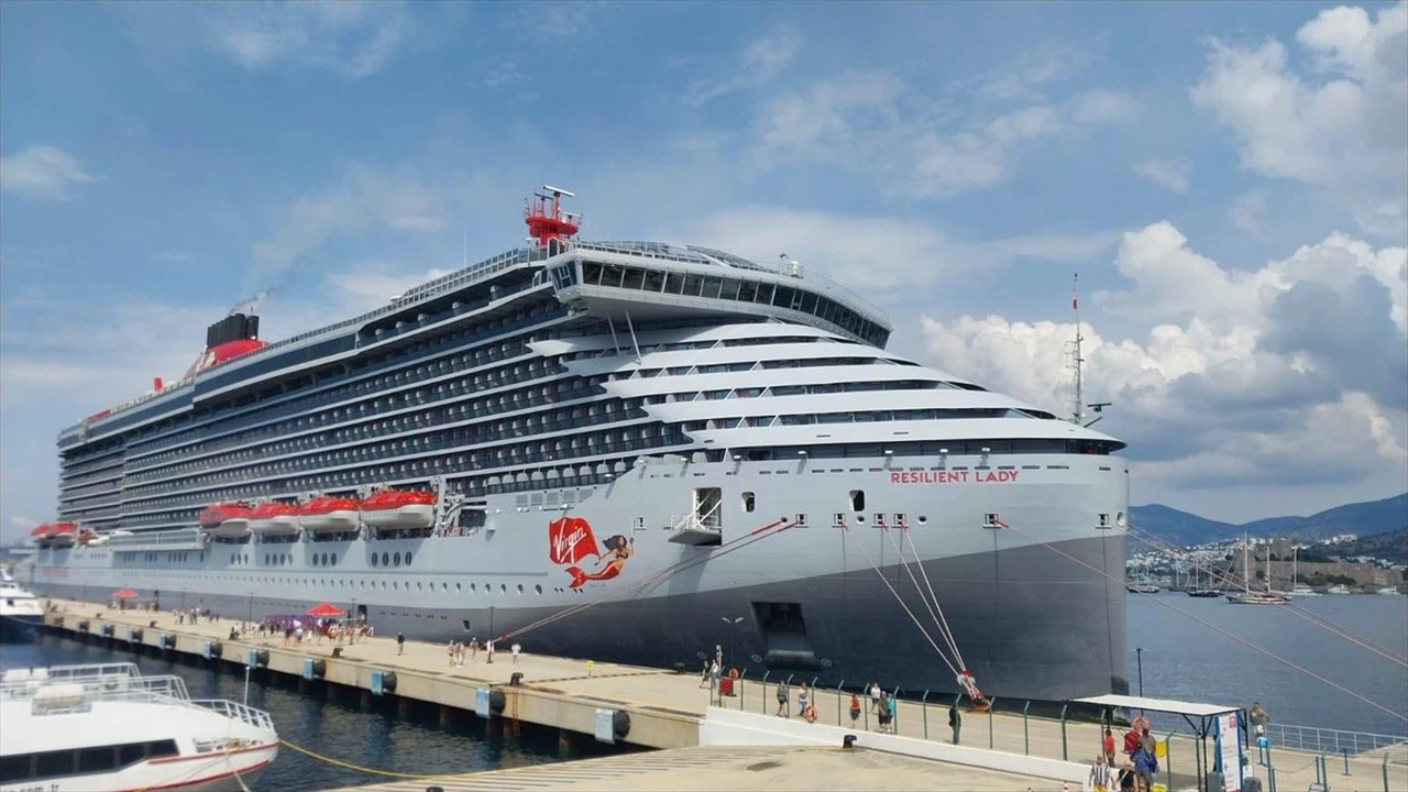 Bodrum'a Gelen 'Resilient Lady' Kruvaziyeri 2.539 Yolcu Taşıdı