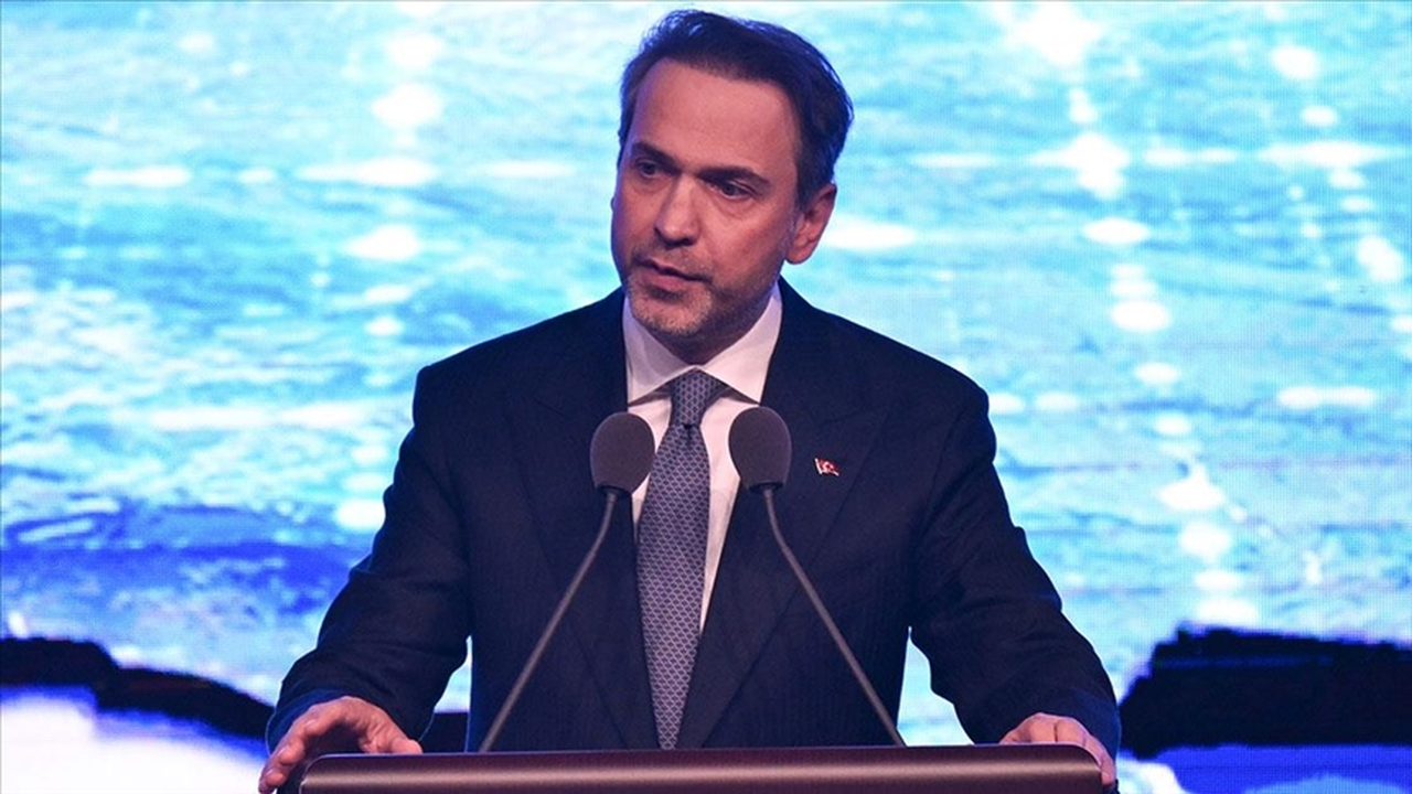 Bakan Bayraktar, 2024'te rüzgar ve güneşte rekor kapasitenin devreye alındığını bildirdi