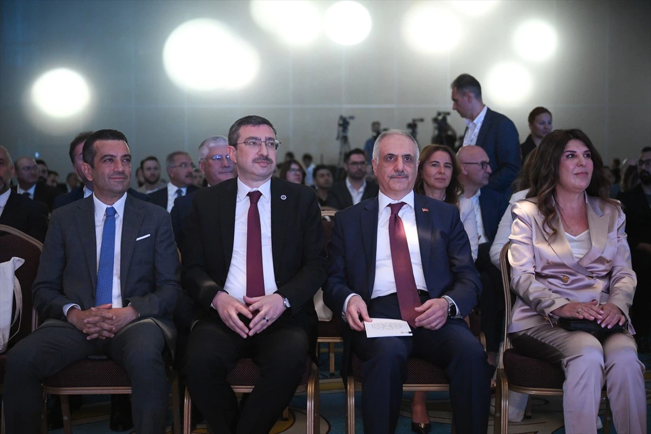 2. Ankara Gayrimenkul Zirvesi'nde Konut Üretimi ve Sosyal Projeler Vurgulandı