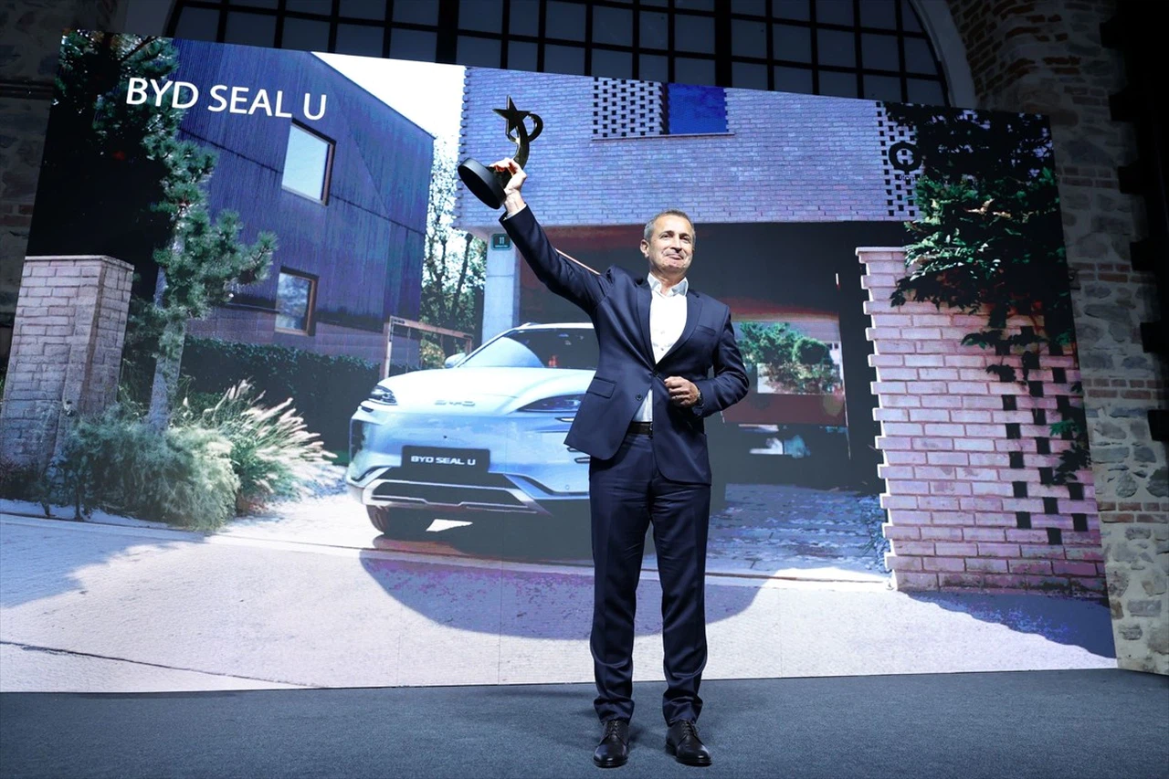2025 Türkiye'de Yılın Otomobili Ödülü BYD SEAL U'ya Verildi