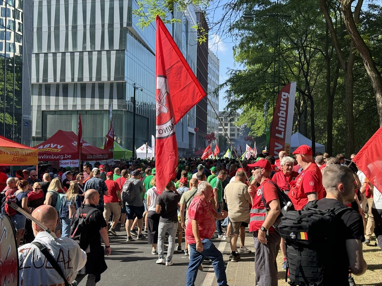 Belçika'da Çalışanlar Kapsamlı Bir Grev Başlattı