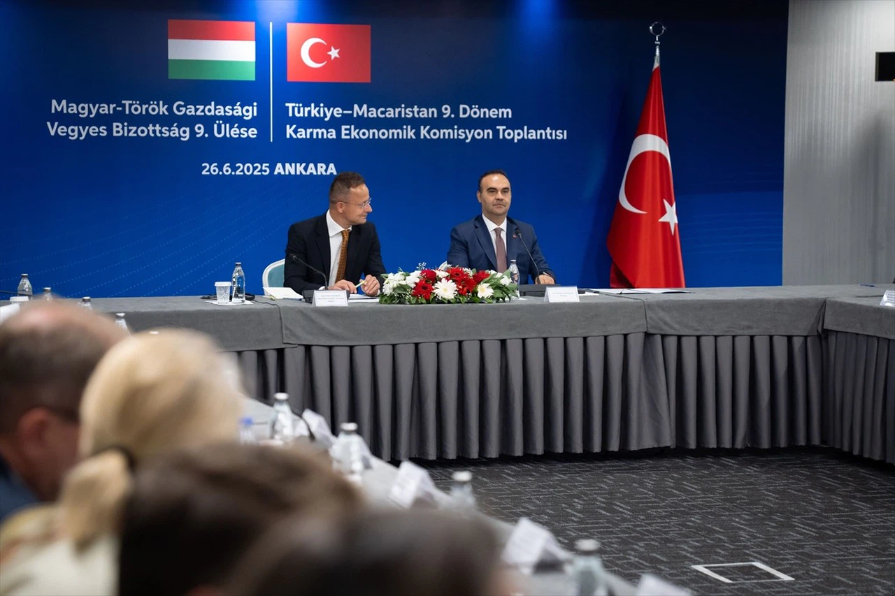 Türkiye ve Macaristan'dan Savunma ve Enerji Alanında İşbirliği