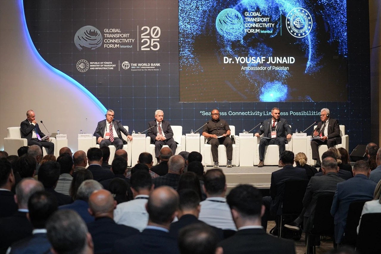 Küresel Ulaştırma Koridorları Forumu'nda Bağlantısallık Tartışıldı