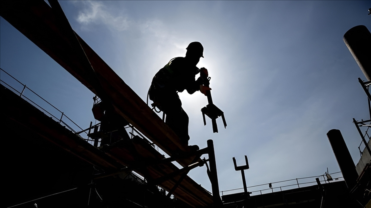 İnşaat Sektörü 2025’in İlk Çeyreğinde Yüzde 7,3 BüyüdüDeprem bölgesi, kentsel dönüşüm ve kamu destekli projelerle inşaat sektörü son 10 çeyrektir büyümesini sürdürüyor.