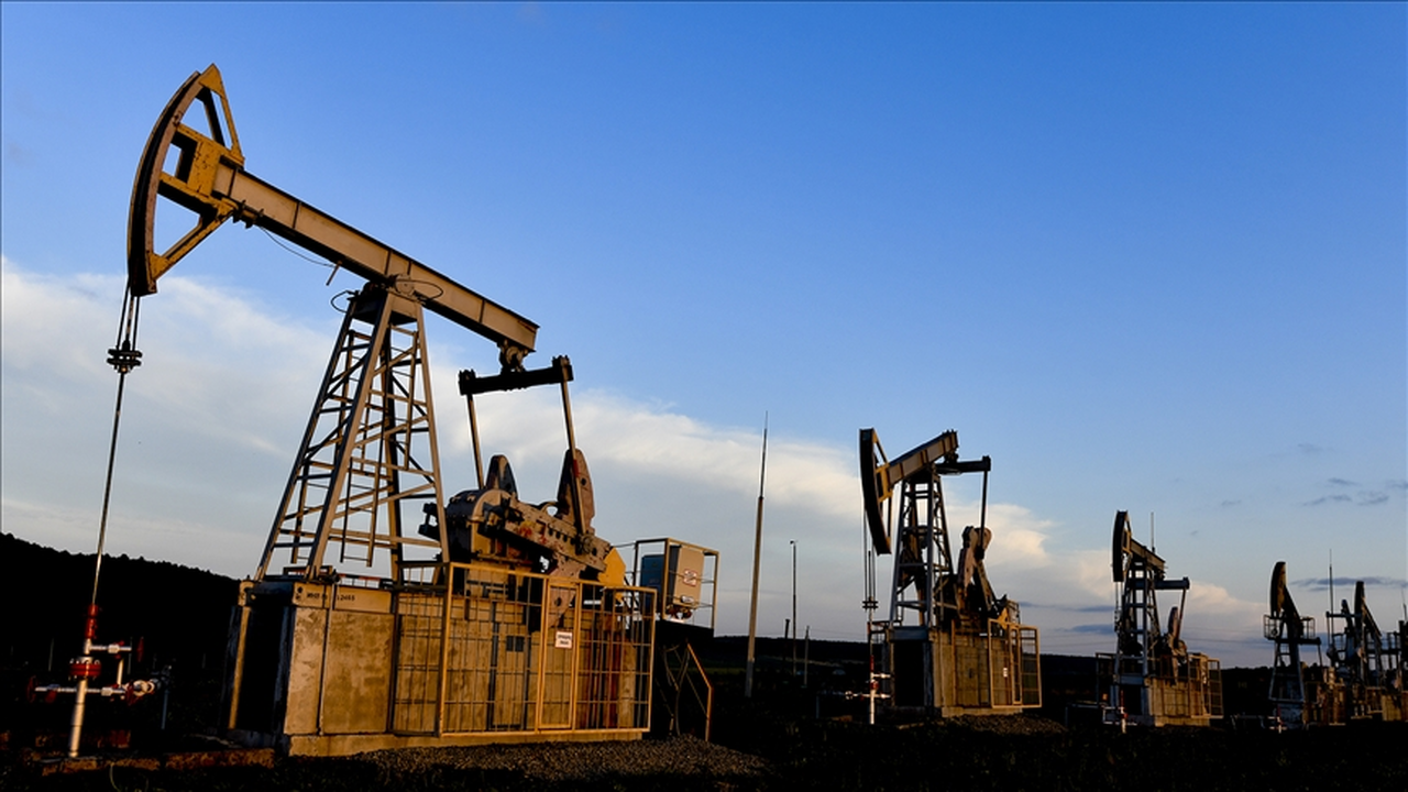 Rusya’dan Enerji Hamlesi: Tavan Fiyat Uygulayan Ülkelere Petrol Satış Yasağı Uzatıldı