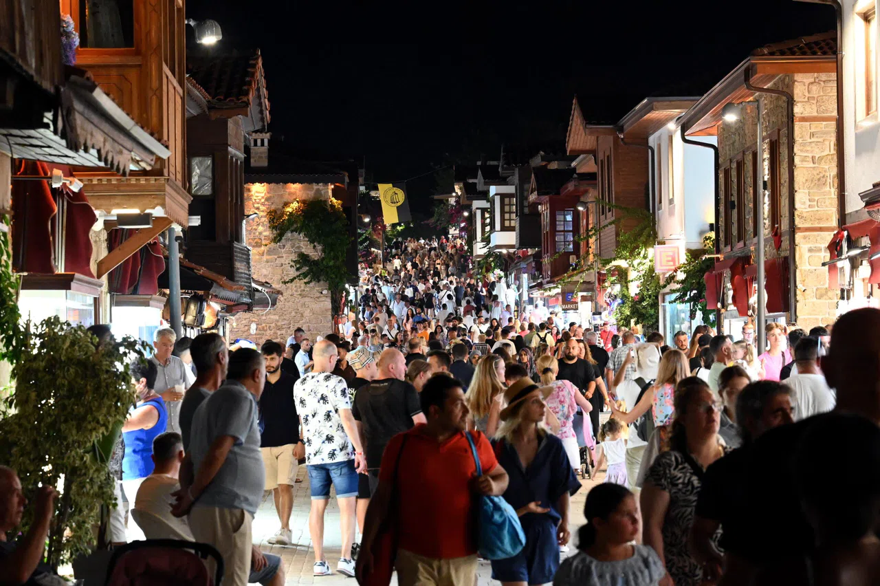 102 binden fazla yabancı ziyaretçi girişiyle