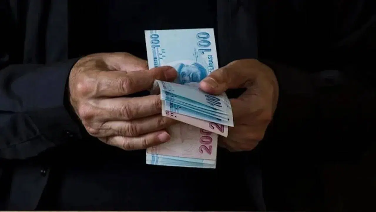 En düşük emekli aylığı 16 bin 881 lira'ye çıkarılacak.