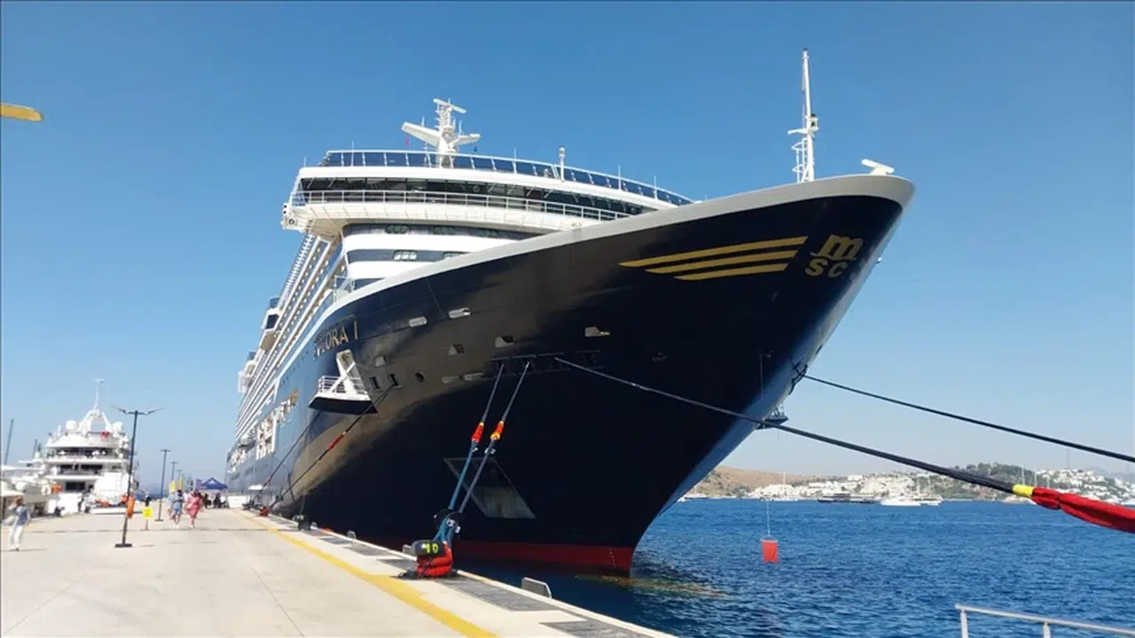 "Explora I" gemisi Bodrum'a 734 yolcu getirdi