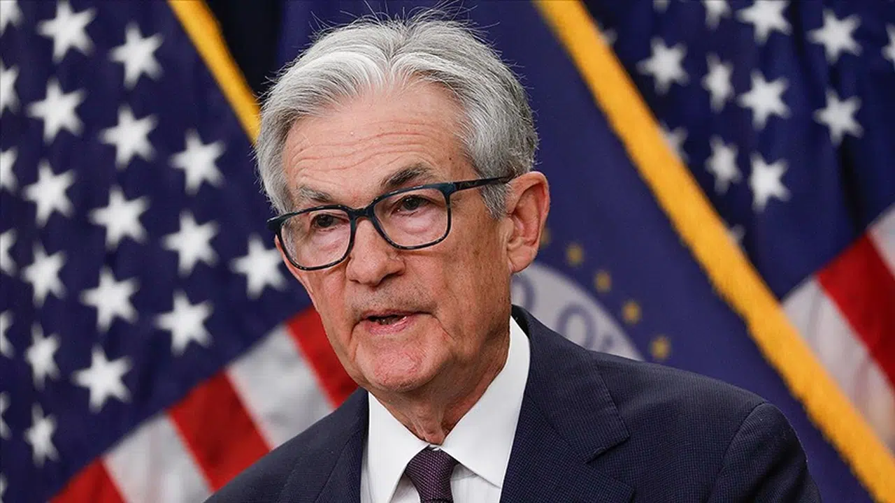 Fed Başkanı Powell, faizleri düşürmeden önce daha fazla veri bekleyeceklerini yineledi