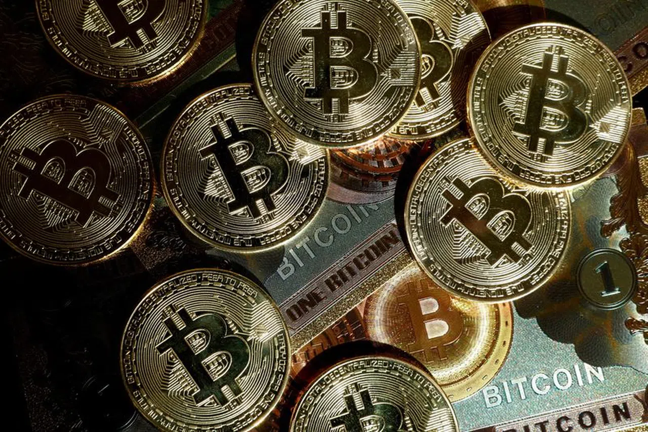Bitcoin ilk kez 121 bin dolara ulaştı
