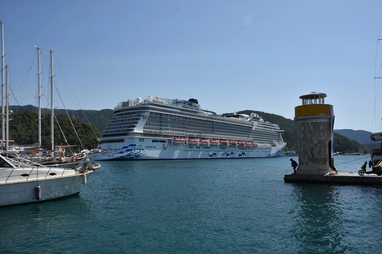 Aroya Kruvaziyeri Marmaris'e Varış Yaptı